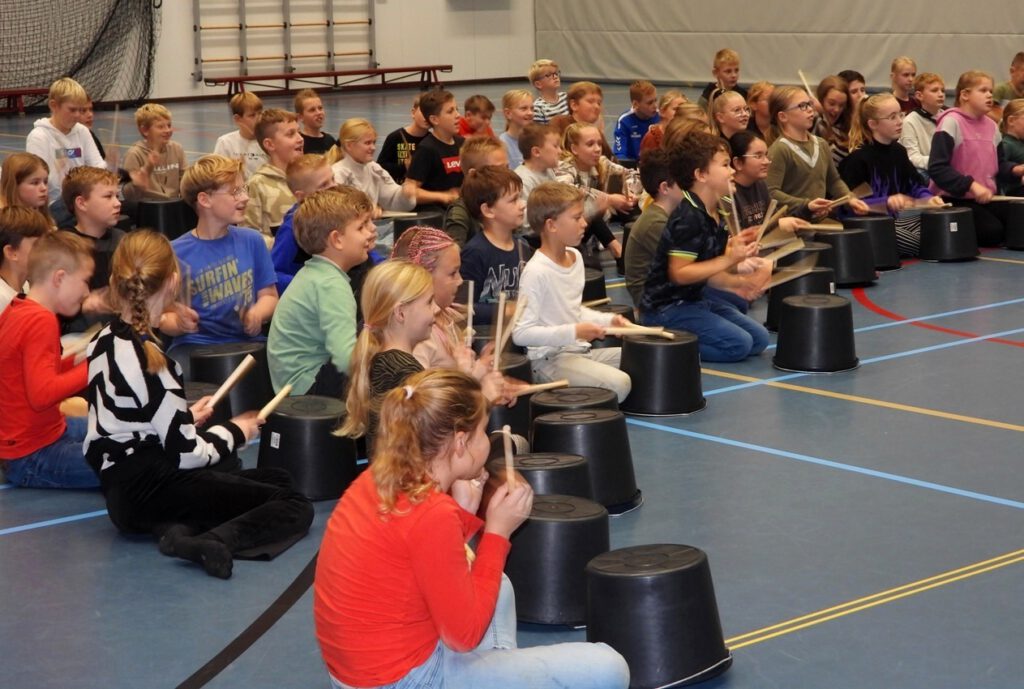 Doelgroep: groep 1,2,3,4
Duur: 8 lessen
Docenten: 1 docent
Locatie: de basisschool